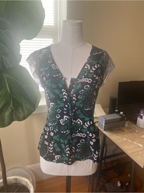 Veronica beard 100% silk hickory paisley high low short sleeve blouse size 2